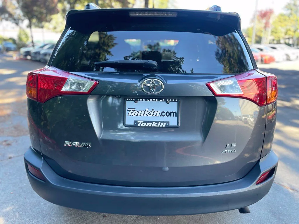 Used 2013 Magnetic Gray Metallic Toyota LE image 5