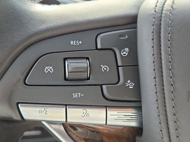 Used 2022 White Cadillac Sport Platinum image 25