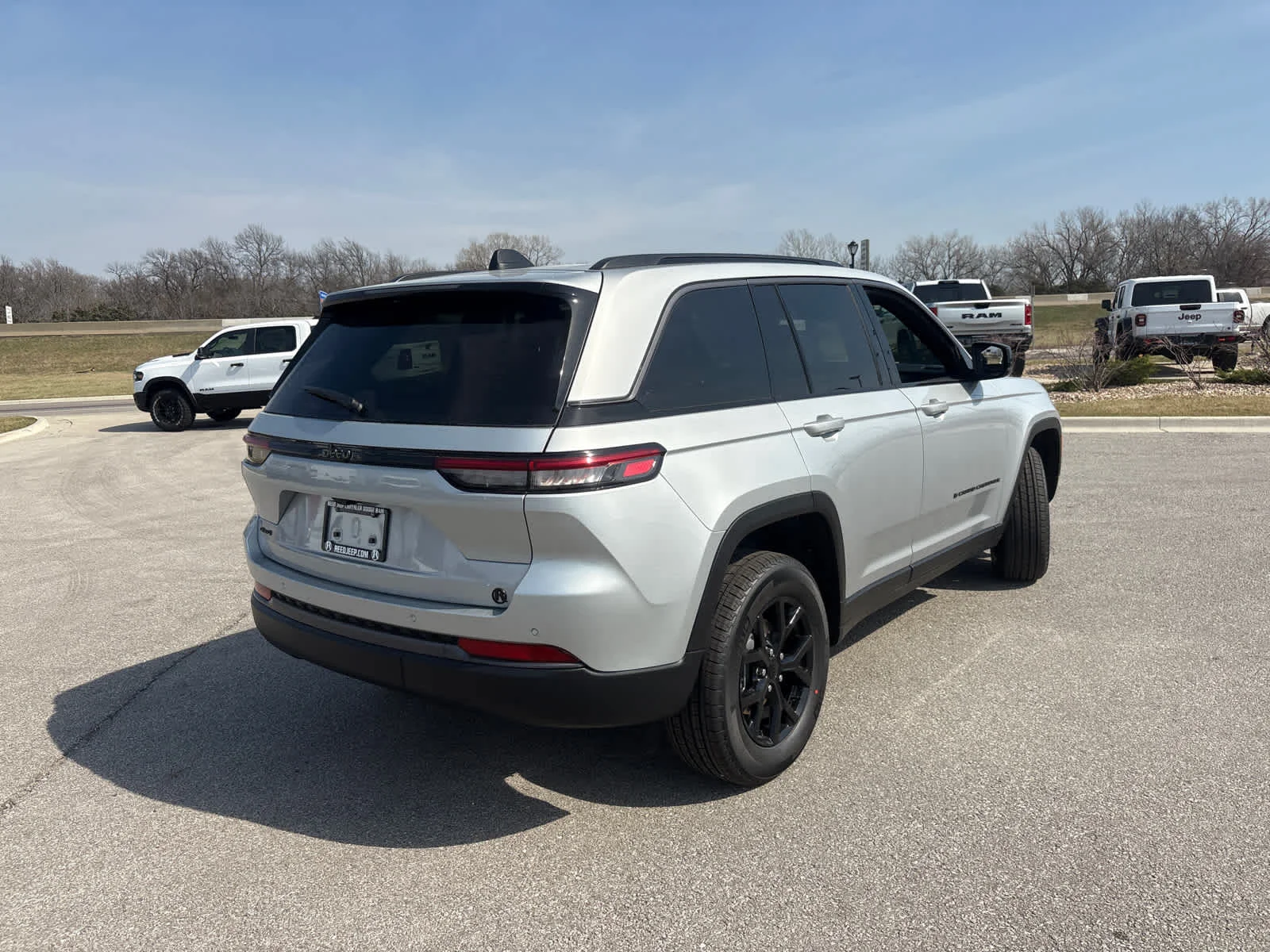 New 2026 Silver Zynith Jeep Laredo Altitude image 9