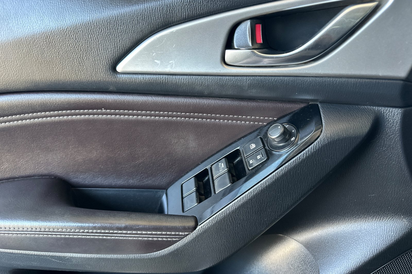 Used 2018 Sonic Silver Metallic Mazda Touring image 11