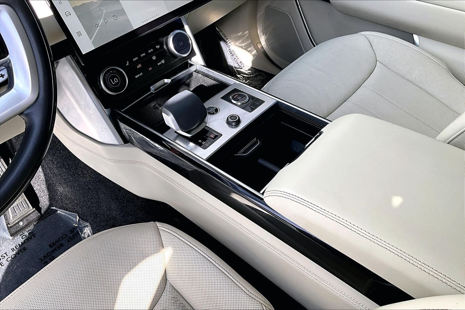 Certified Used 2023 White Land Rover SE image 14