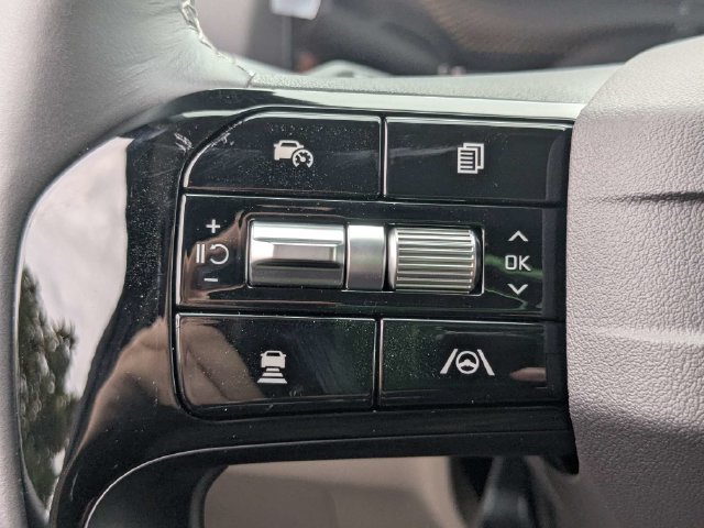 New 2027 Ceramic Silver Kia LXS image 27