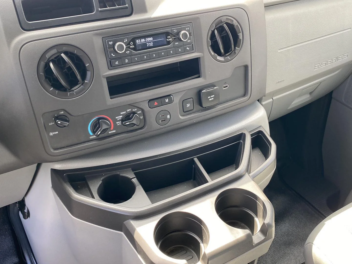 Used 2027 Wh Ford  image 19