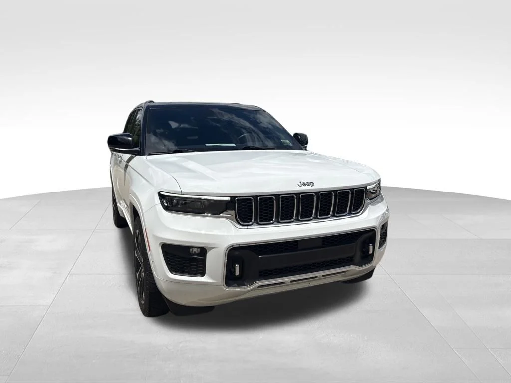 Used 2022 White Jeep Overland image 3