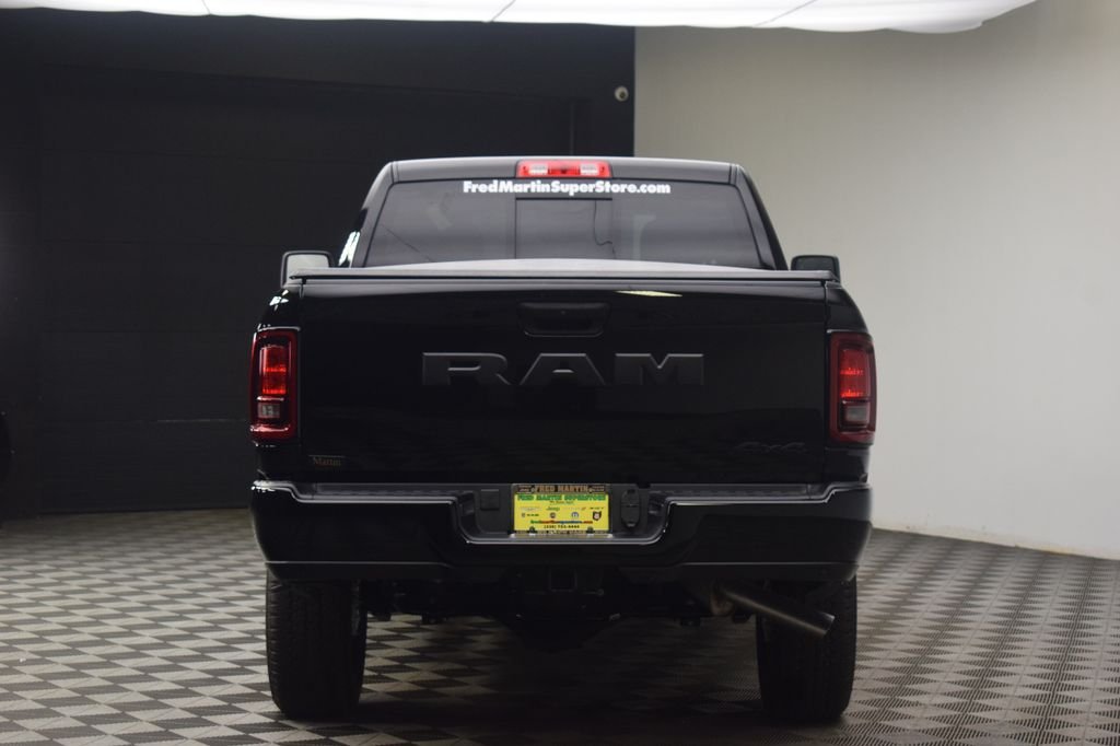 New 2026 Diamond Black Crystal Pearl-Coat Exterior Paint RAM Tradesman image 10