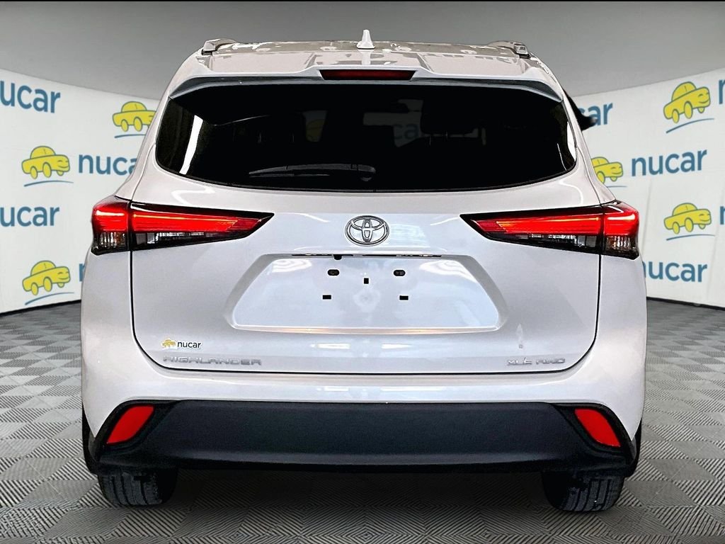Used 2022 Pearl Toyota XLE image 5