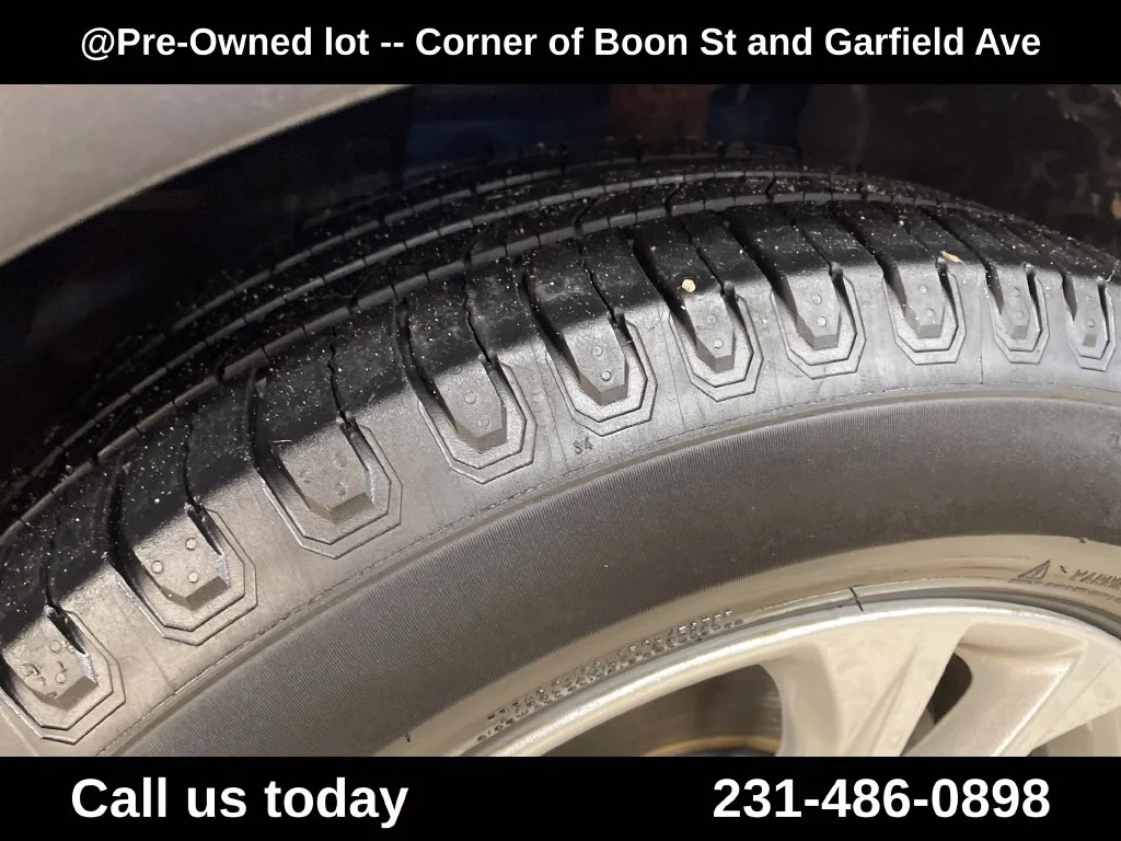 Used 2019 Blue Ford SEL image 12