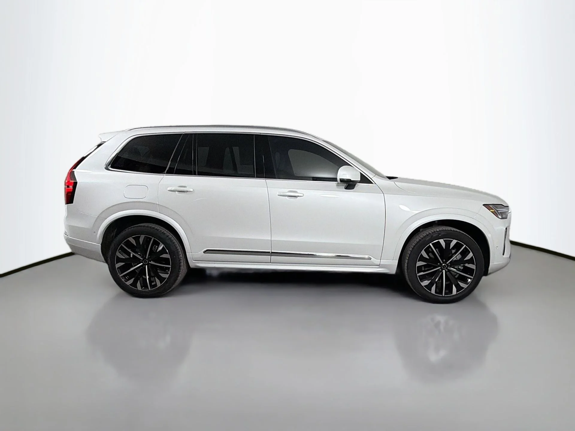 New 2026 Crystal White Volvo Plus image 4