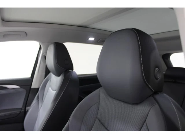 New 2026 Deep Black Pearl Volkswagen 2.0T SE image 5