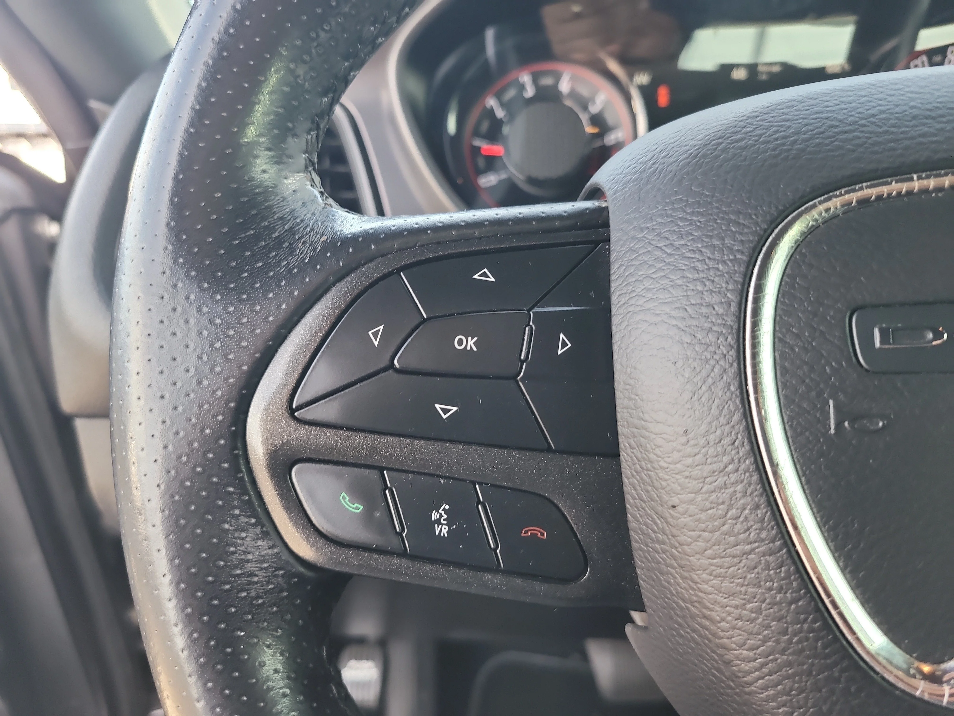 Used 2020 Granite Pearlcoat Dodge SXT image 25