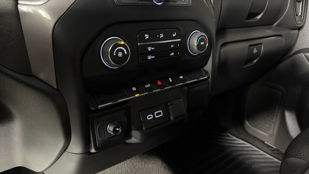 Used 2022 Silver Ice Metallic Chevrolet Custom image 24