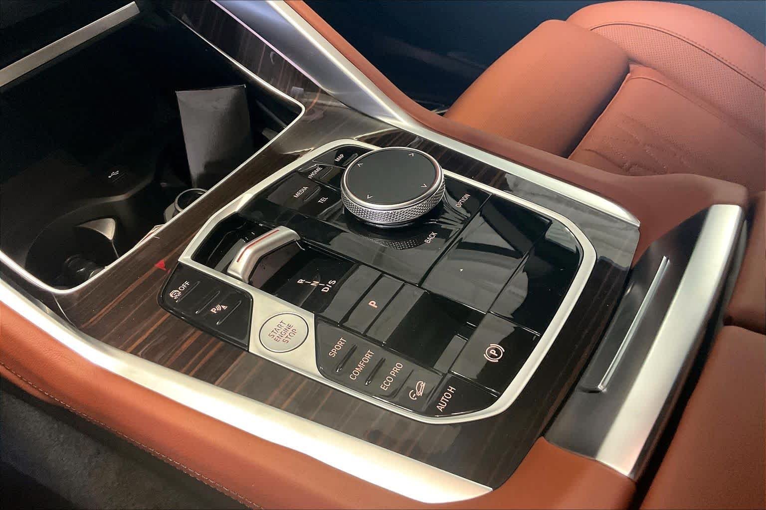 New 2027 Mineral White Metallic BMW xDrive40i image 7