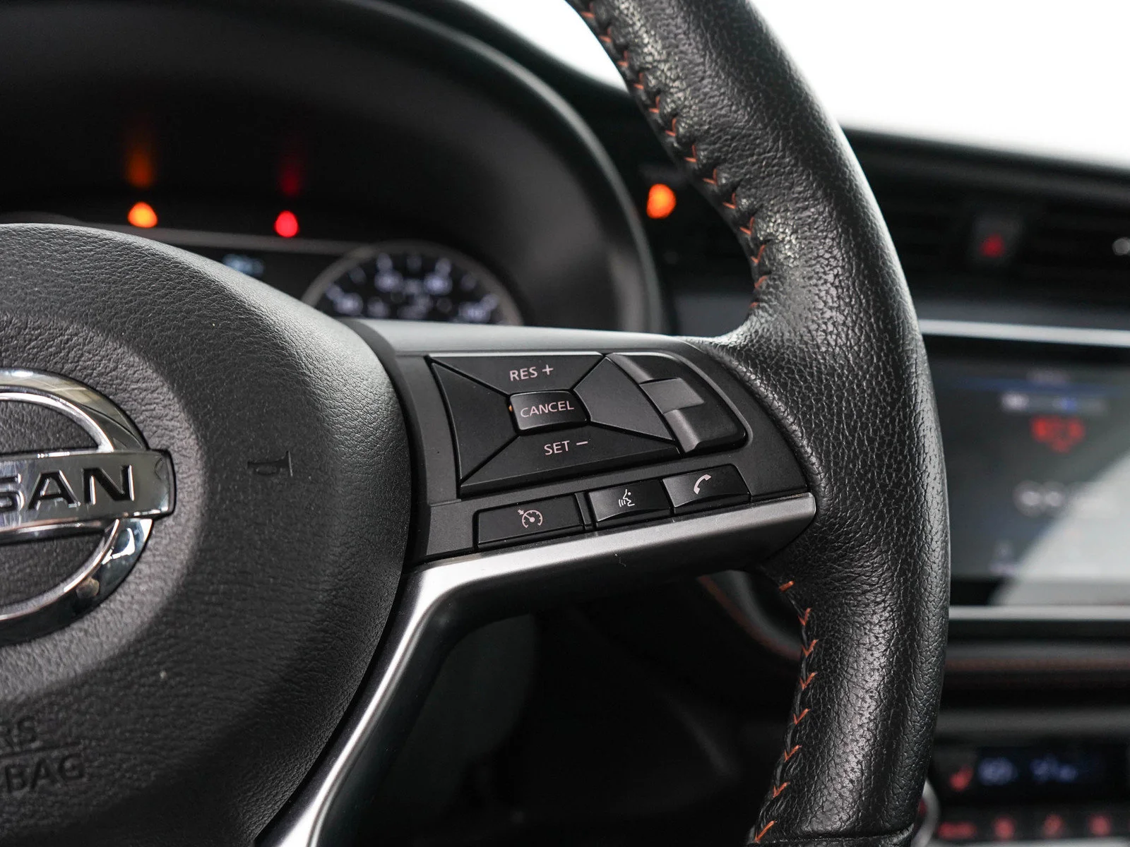 Used 2019 Cayenne Red Metallic Nissan SR image 24