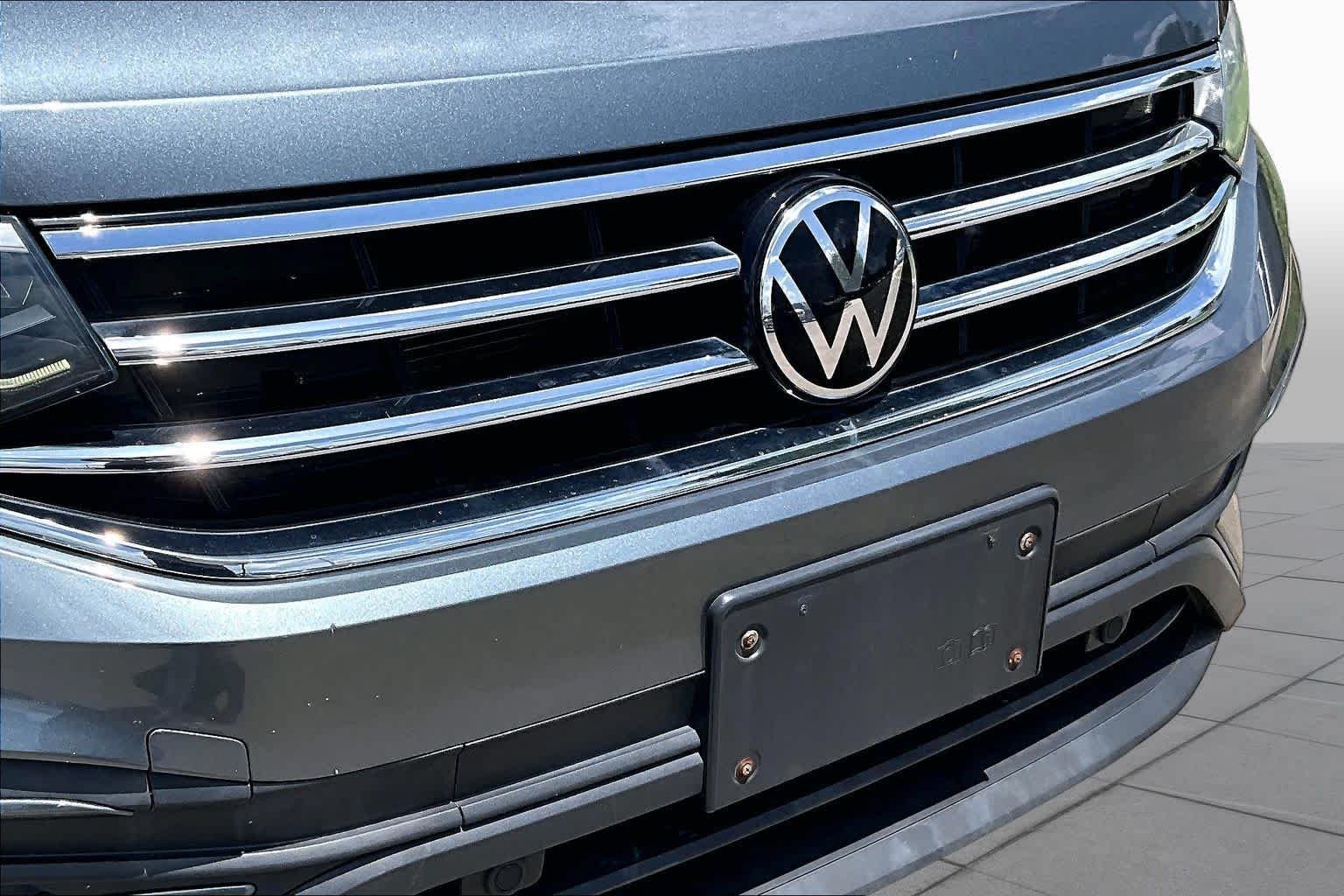 Used 2023 Platinum Gray Metallic Volkswagen S image 28
