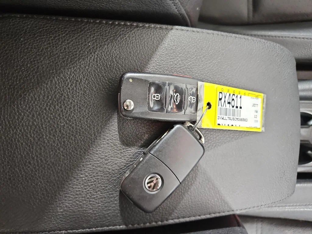 Used 2012 Silver Volkswagen TDI image 27