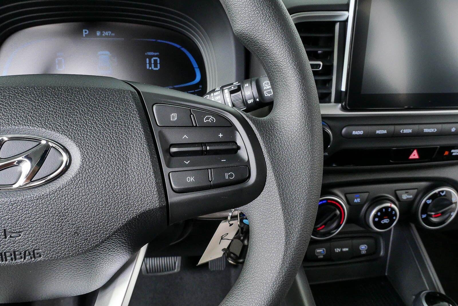 New 2026 Onyx Black Hyundai SE image 10