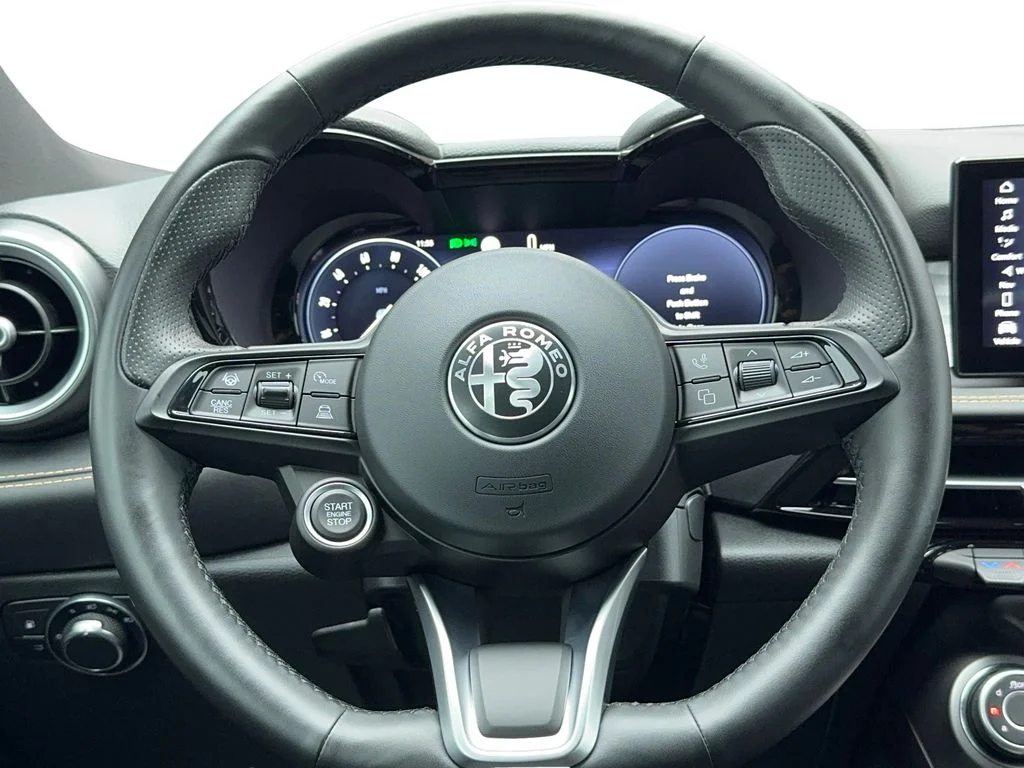 Used 2024 White Alfa Romeo Ti image 18