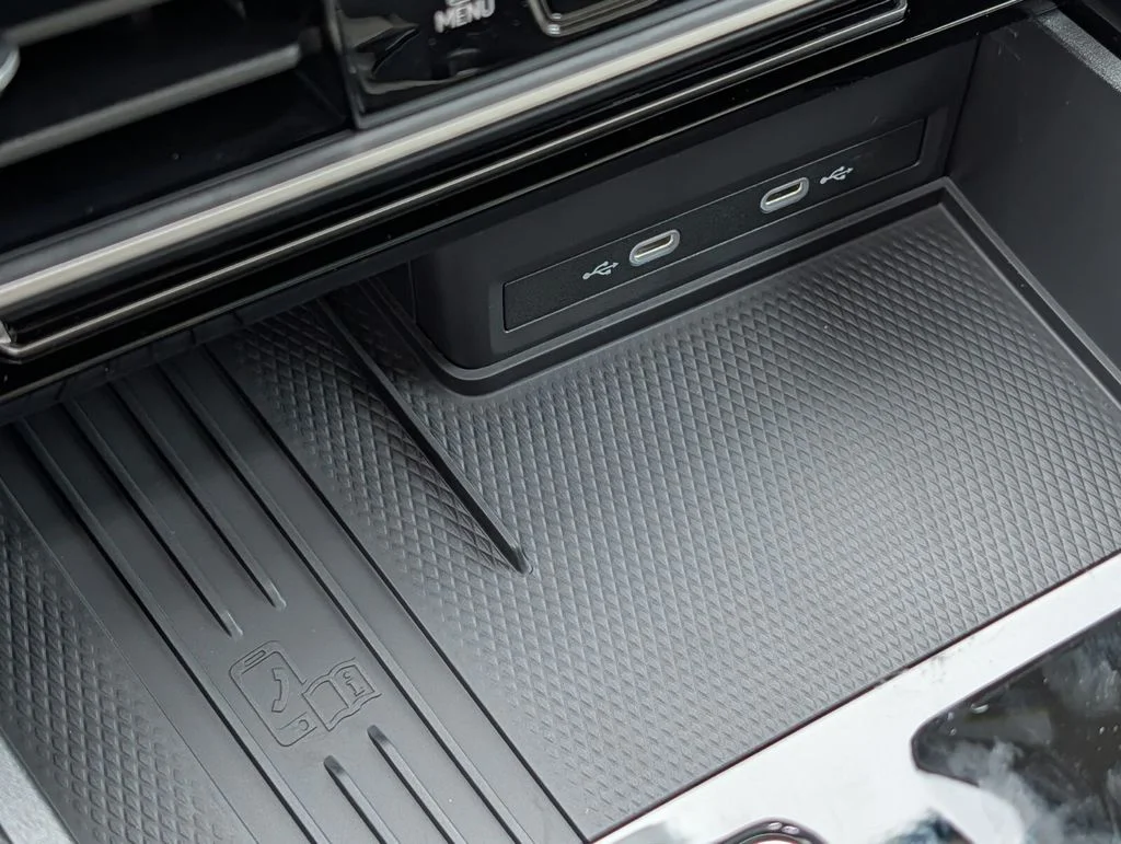 New 2026 Black Volkswagen 2.0T SE w/Technology image 24