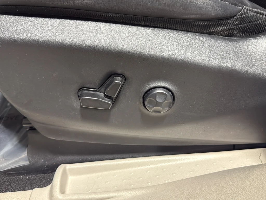 Used 2023 White Chrysler Touring L image 16