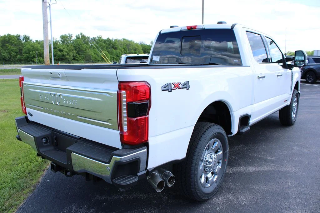 New 2026 Star White Metallic Tri-Coat Ford F-350® King Ranch® image 17