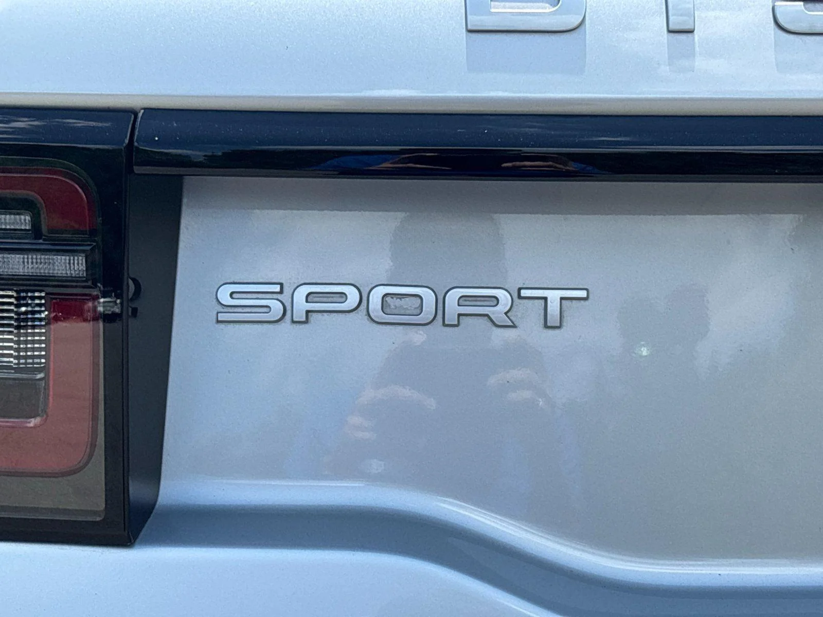 Used 2025 Hakuba Silver Metallic Land Rover S image 11