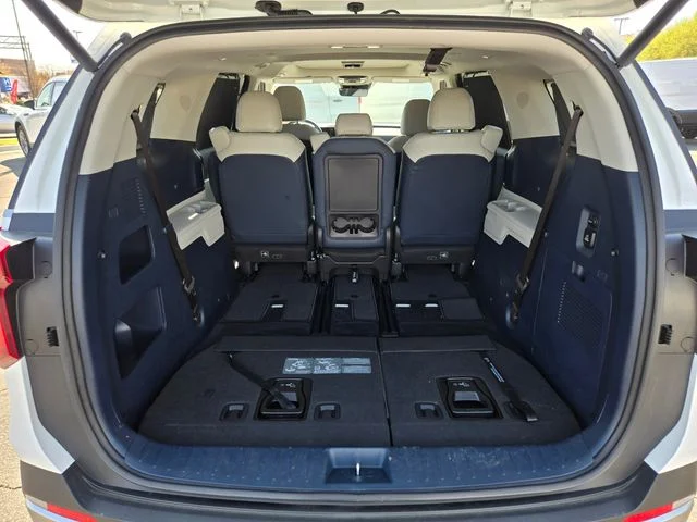 Used 2025 White Kia SX image 18