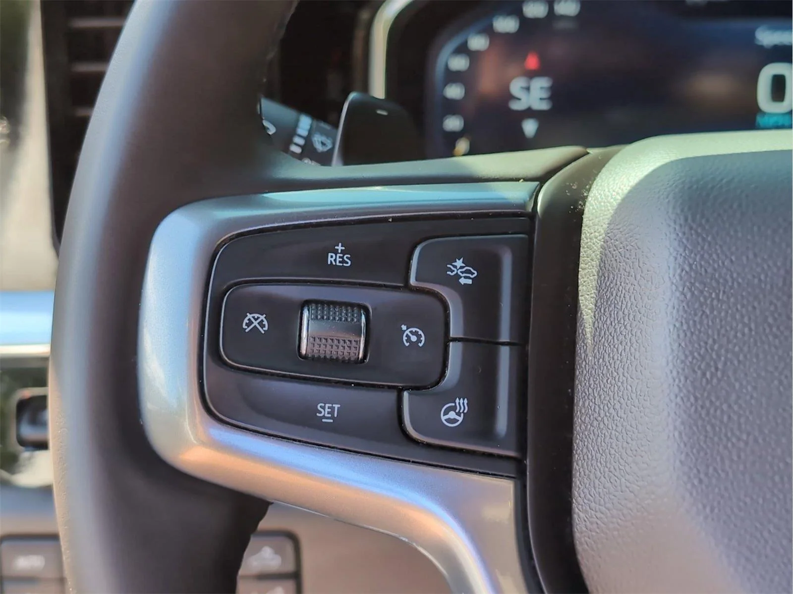 Used 2025 Summit White Chevrolet LTZ image 28