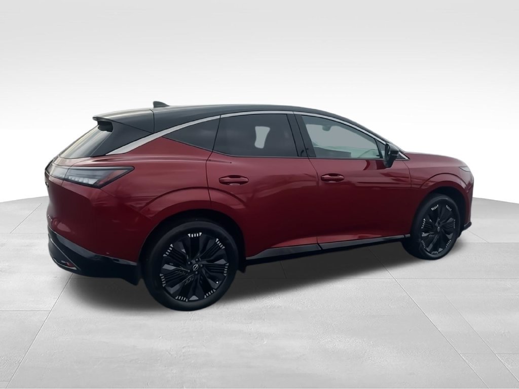 Used 2025 Red Nissan Platinum image 9
