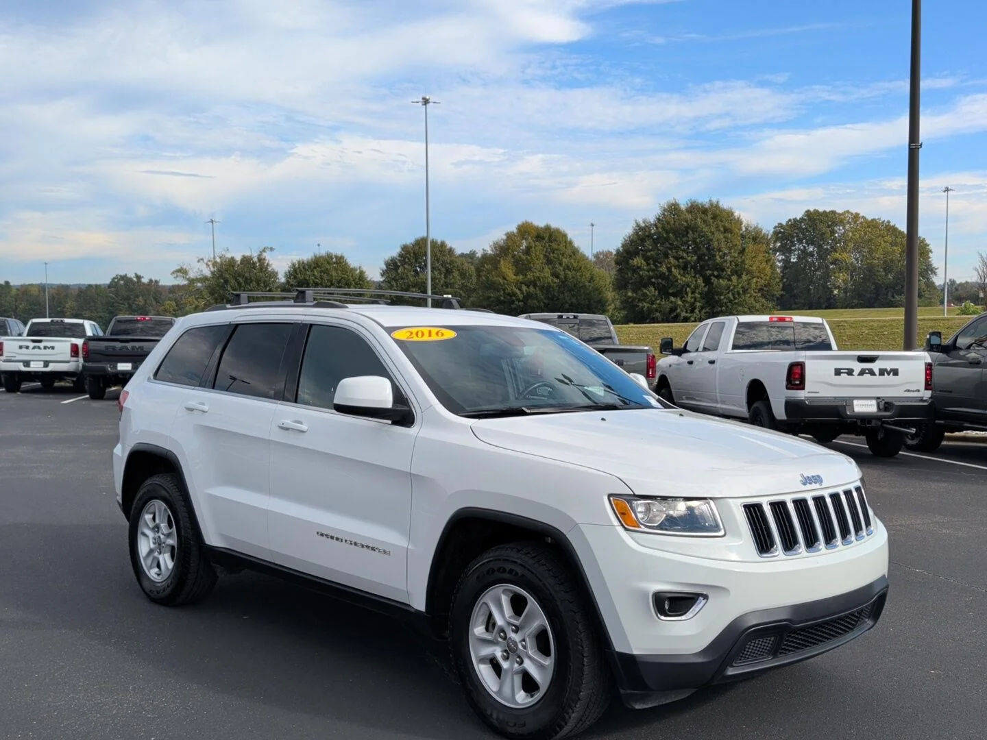 Used 2016 White Jeep Laredo image 7