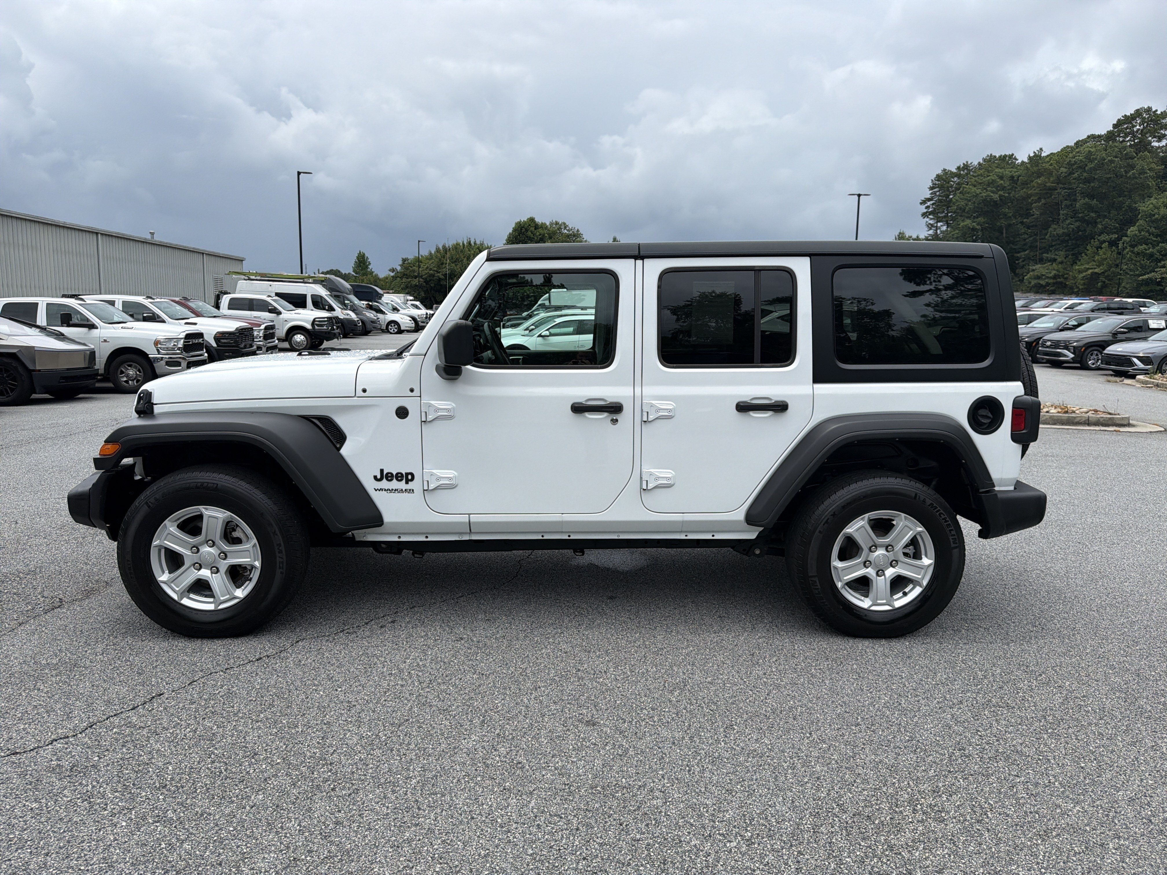 Used 2022 Bright White Clearcoat Jeep Unlimited Sport S image 4