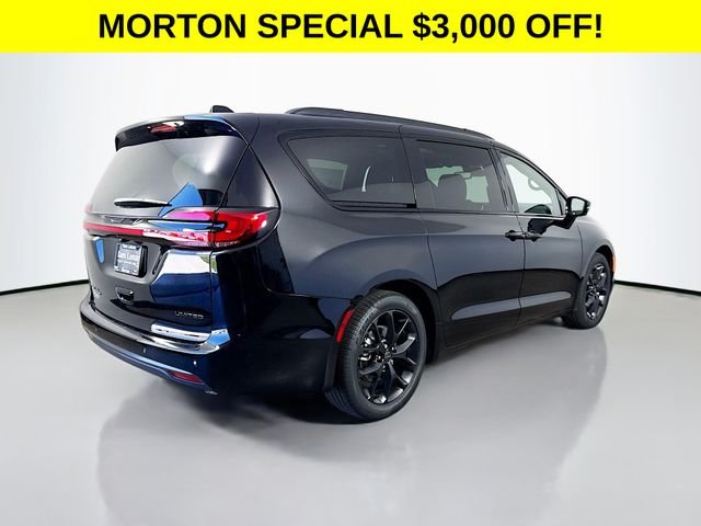 New 2027 Diamond Black Crystal Pearl-Coat Exterior Paint Chrysler Limited image 7
