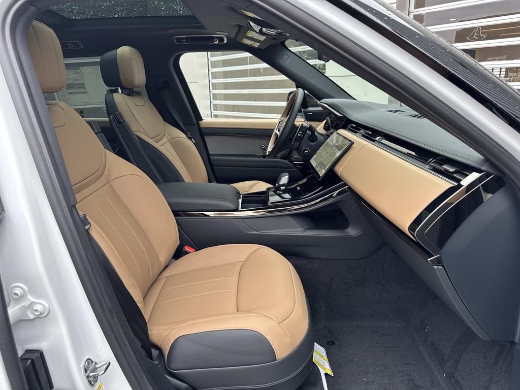 New 2026 Fuji White Land Rover Dynamic SE image 10