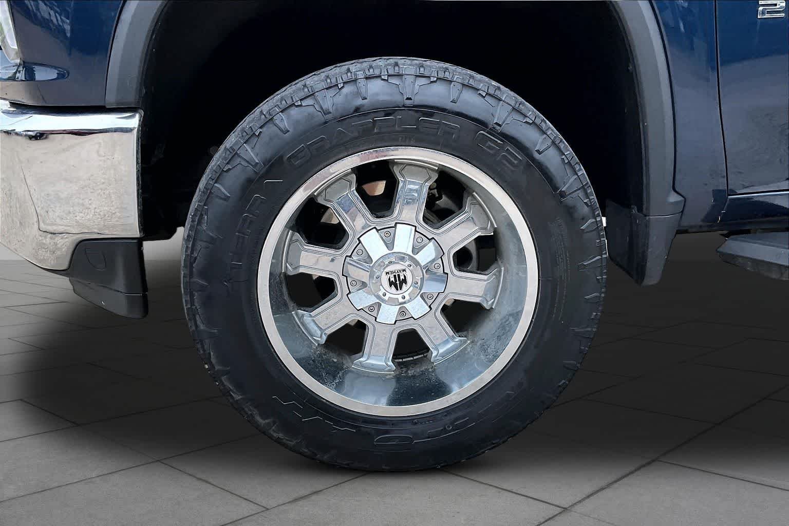Used 2021 Northsky Blue Metallic Chevrolet LTZ image 11
