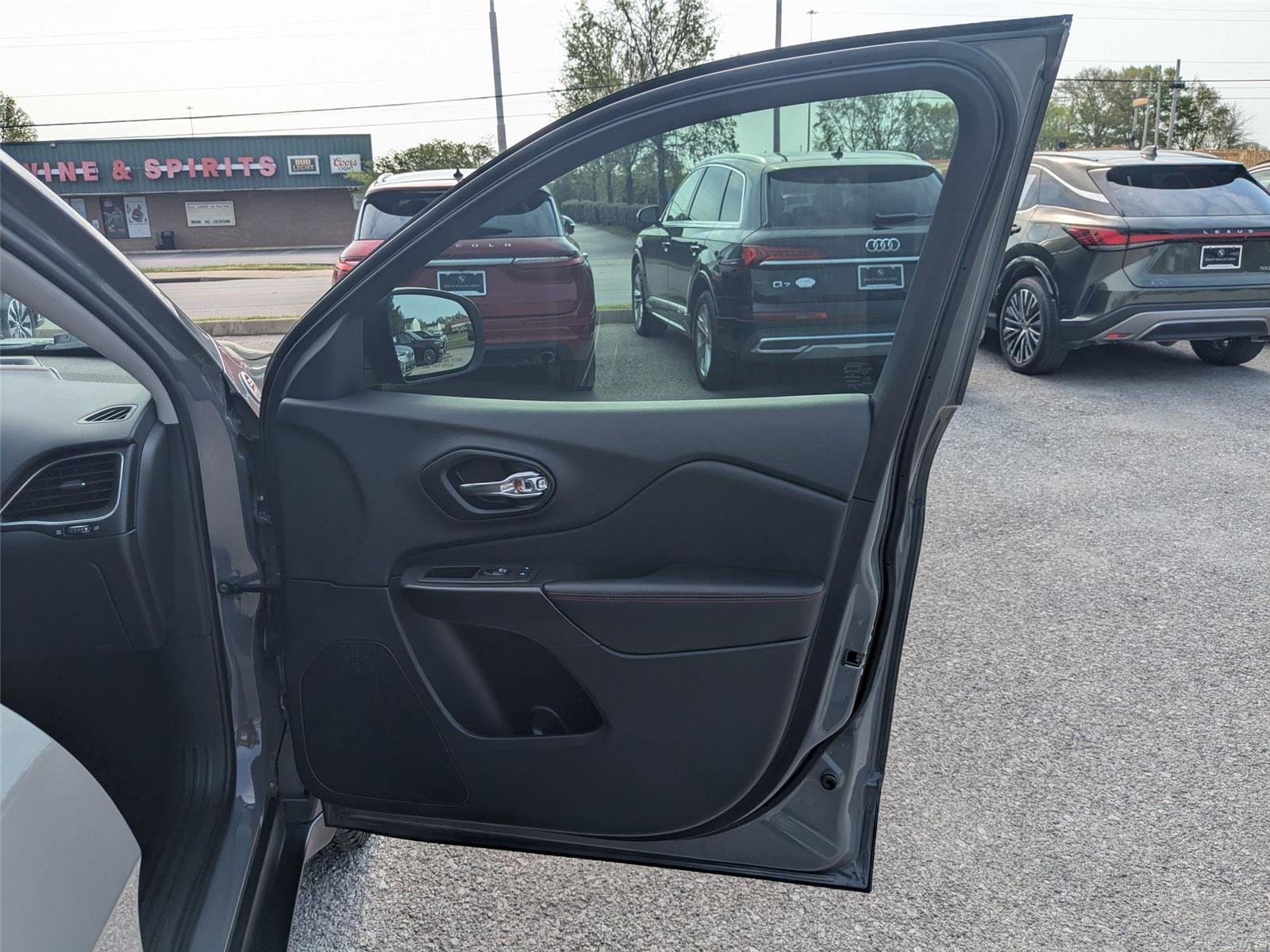 Used 2022 GRAY Jeep Trailhawk image 31