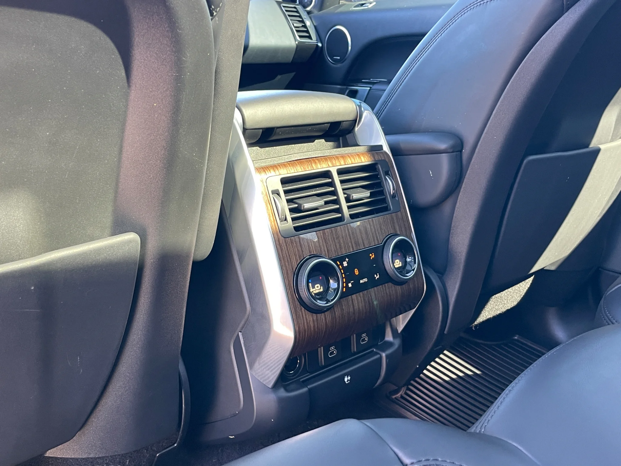 Used 2022 White Land Rover HSE Silver Edition image 23