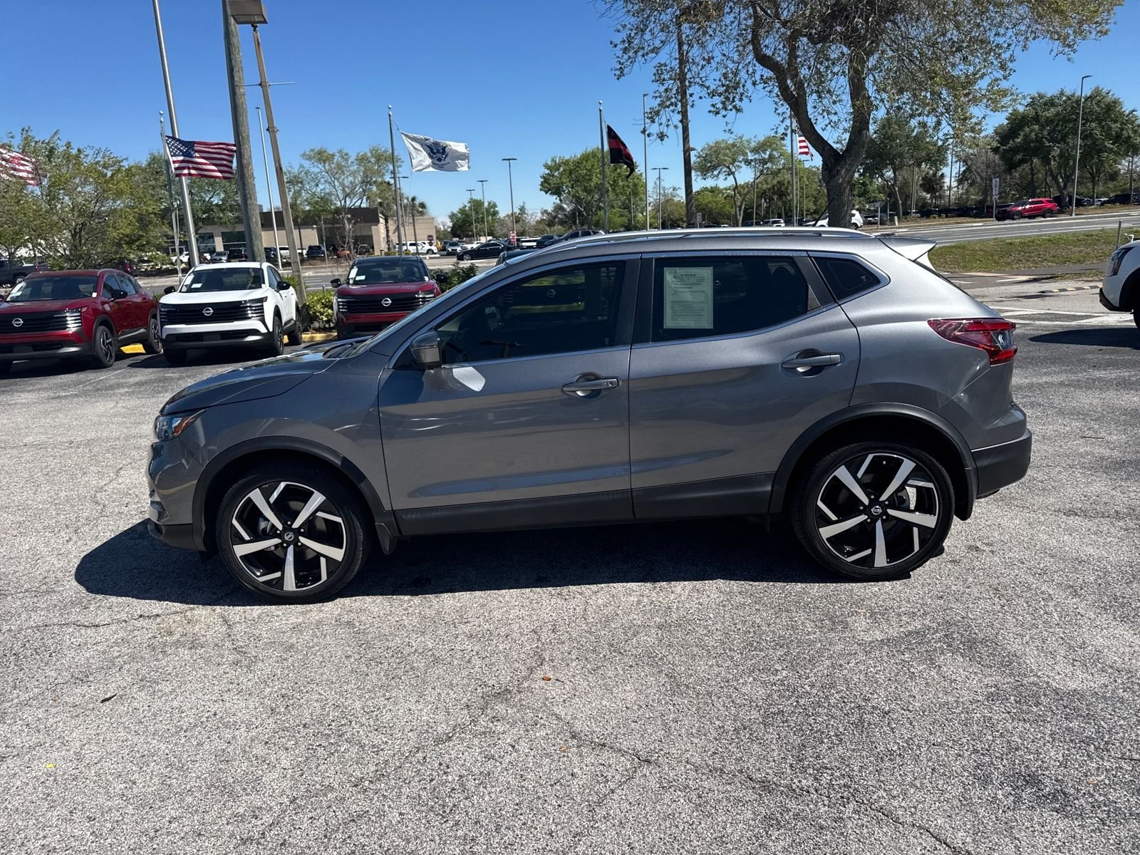 Used 2022 Gun Metallic Nissan SL image 9