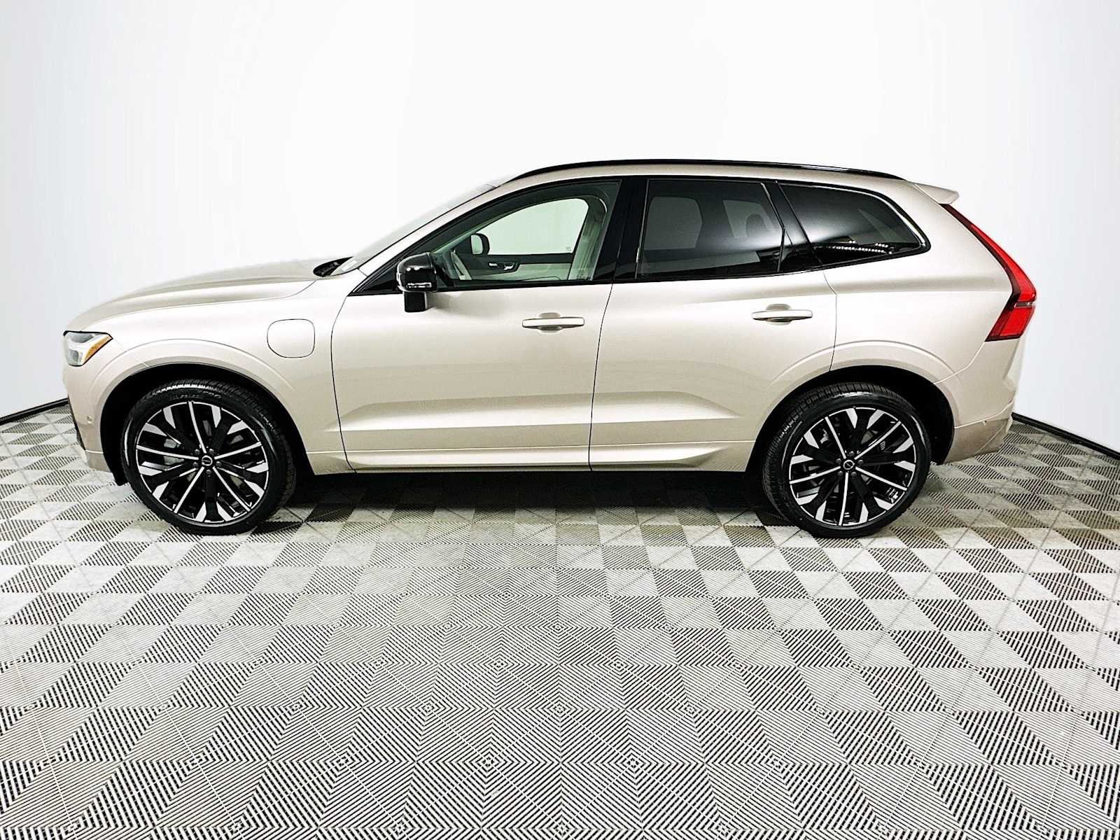 New 2026 Bright Dusk Volvo Ultra image 4