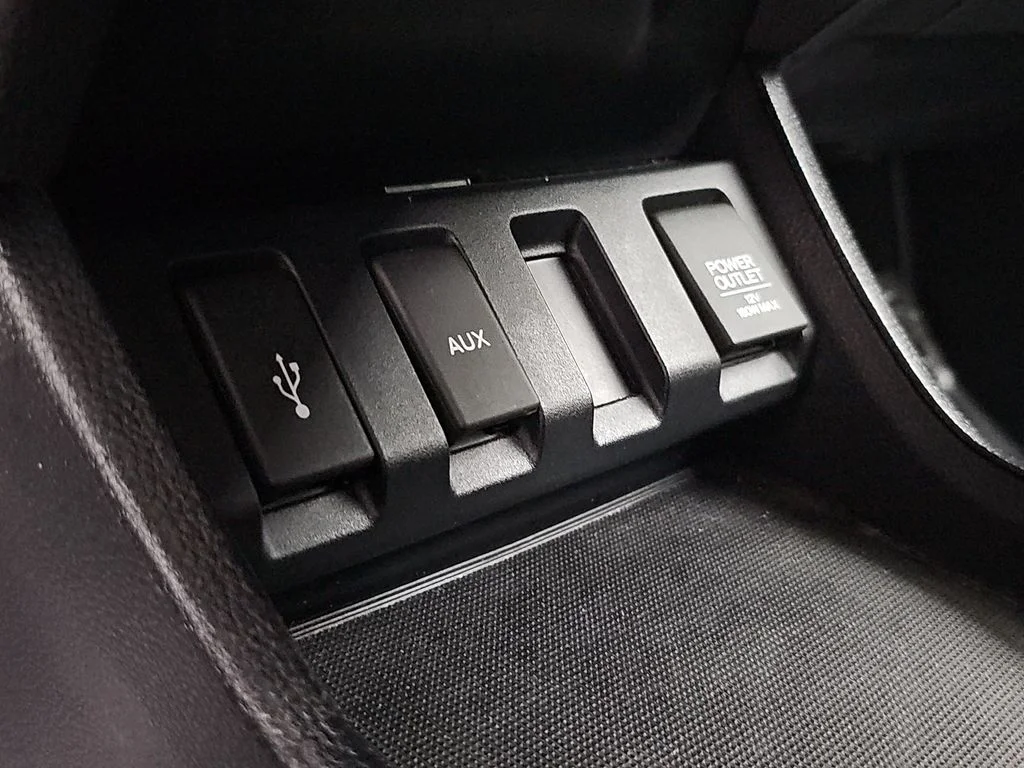 Used 2018 Silver Honda LX image 29
