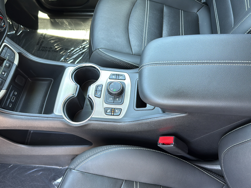 Used 2023 White GMC Denali image 20