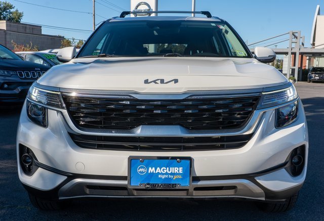 Used 2023 White Kia S image 3