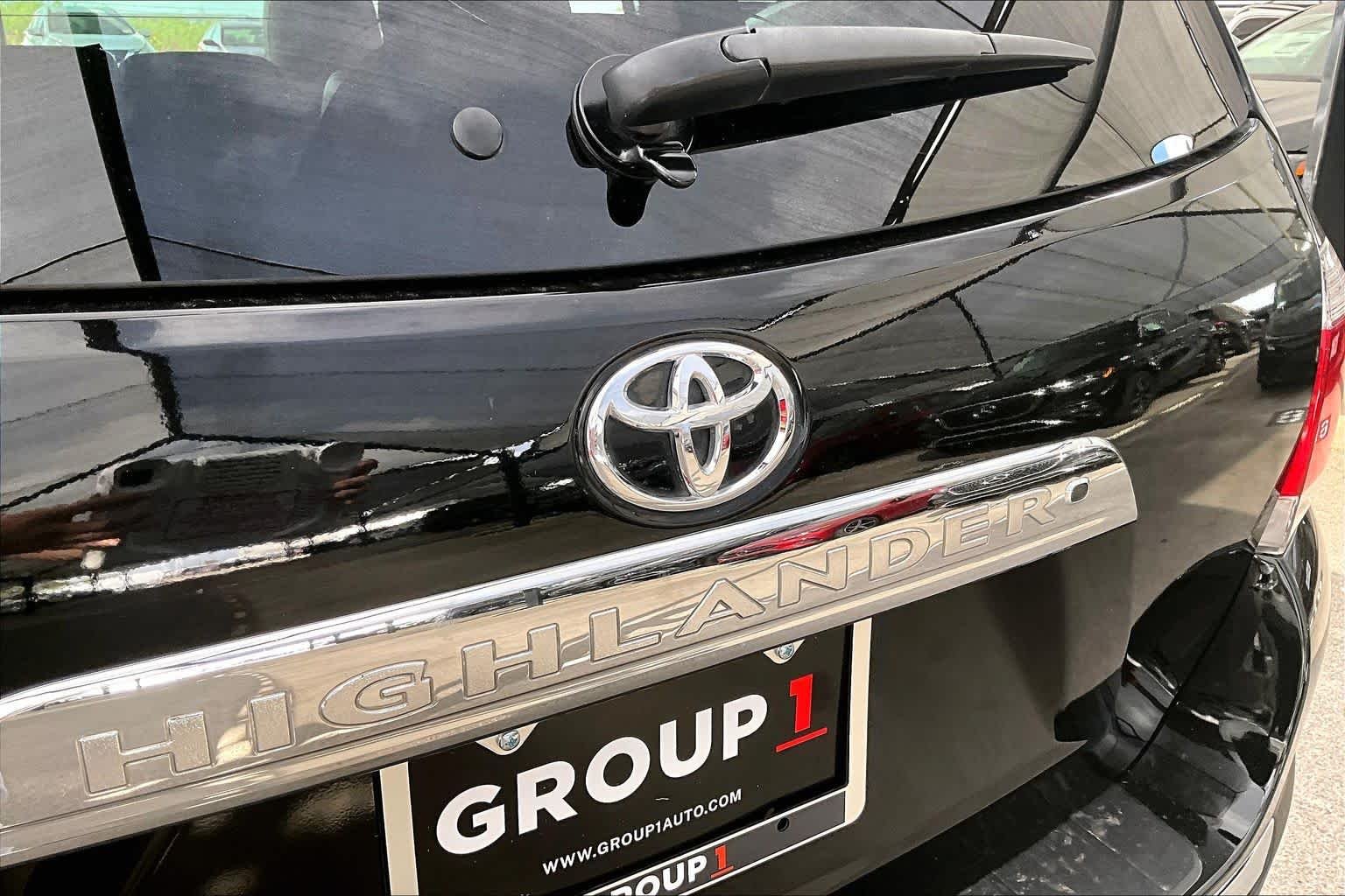 Used 2013 Black Toyota SE image 28
