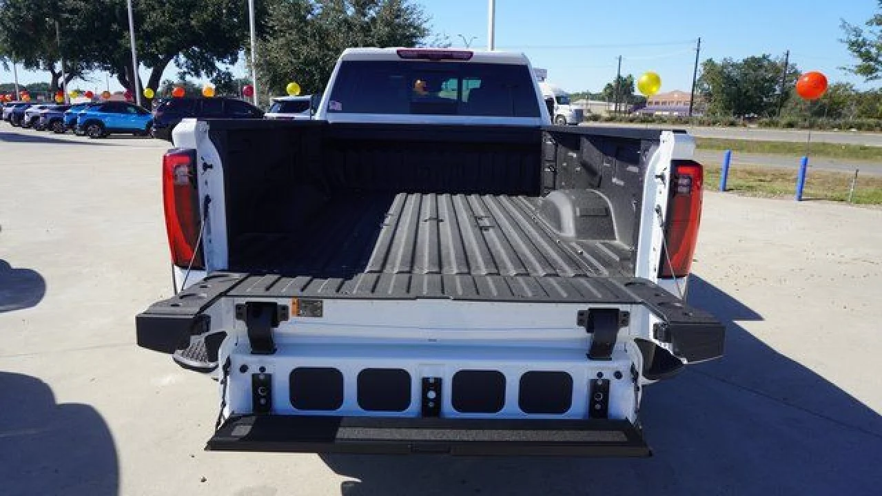 2026 GMC Sierra 3500HD Denali - Photo 9