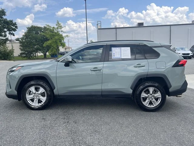 Used 2022  Toyota XLE image 10