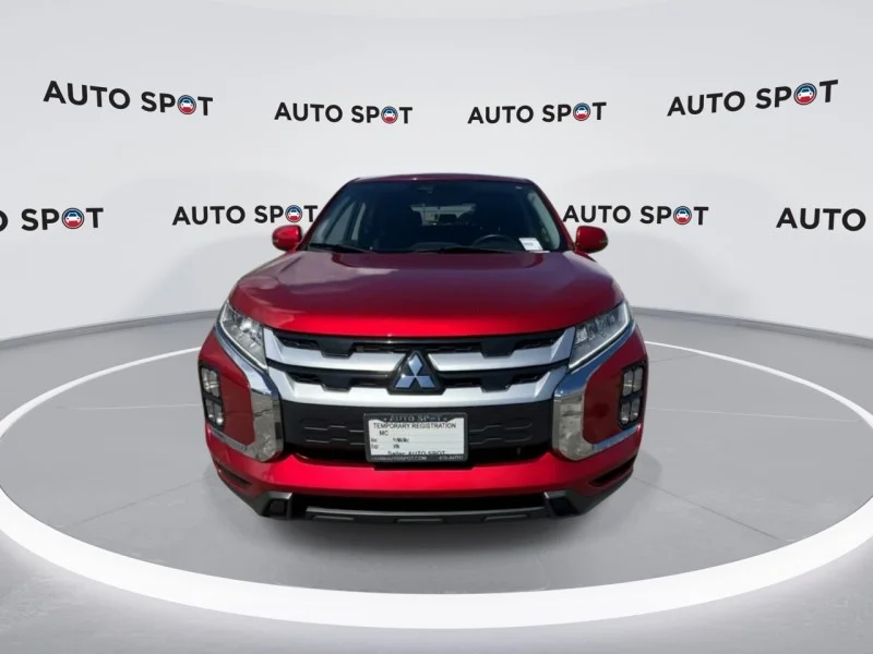 Used 2022 Red Diamond Mitsubishi SE image 6