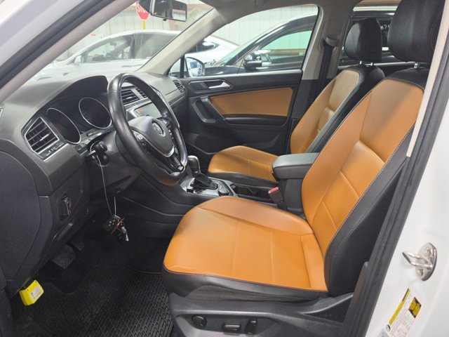 Used 2018 Pure White Volkswagen SEL image 3