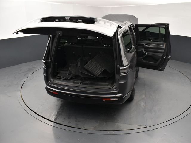 New 2026 Baltic-Gray Metallic Clear-Coat Exterior Paint Jeep Upland image 29