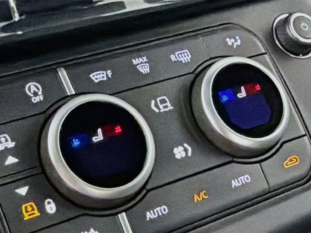 New 2026 Woolstone Green Land Rover X-Dynamic SE image 21