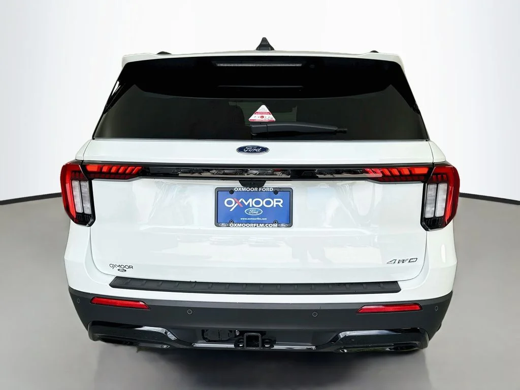 New 2026 Star White Metallic Tri-Coat Ford ST-Line image 6