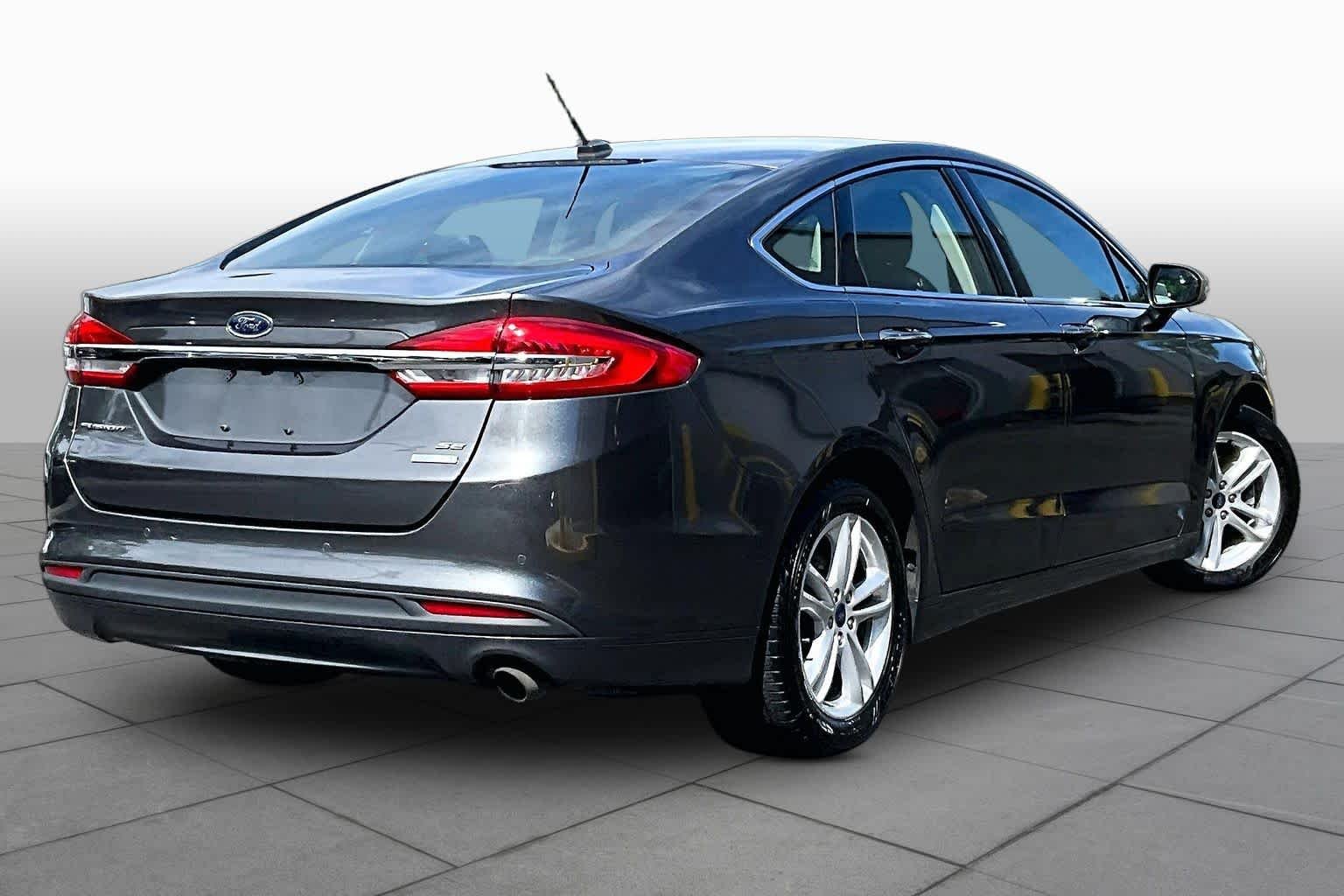 Used 2018 Magnetic Ford SE image 13