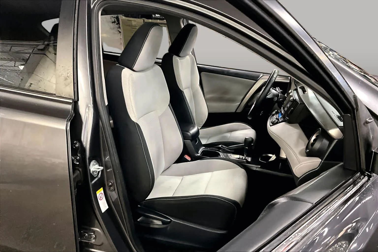 Used 2018 Magnetic Gray Metallic Toyota XLE image 8